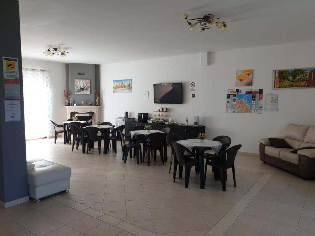 Bed And Breakfast Villa Fatima Trani Exterior foto
