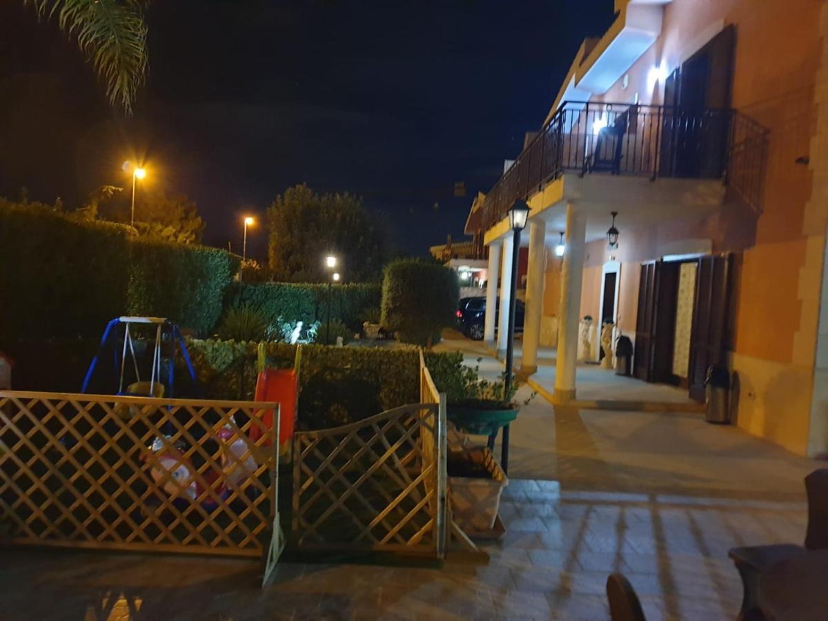 Bed And Breakfast Villa Fatima Trani Exterior foto