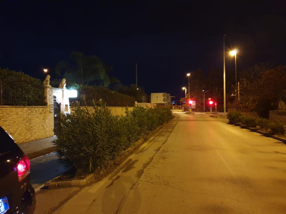 Bed And Breakfast Villa Fatima Trani Exterior foto